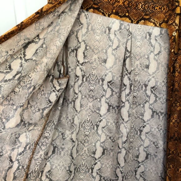 Zara button down shirt size xl, python print. - Picture 4 of 7